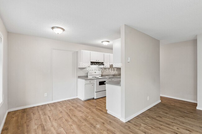 Building Photo - 706 NE 99th Ave