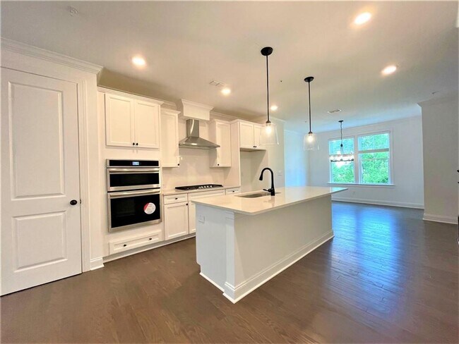 Building Photo - 6523 Beacon Dr