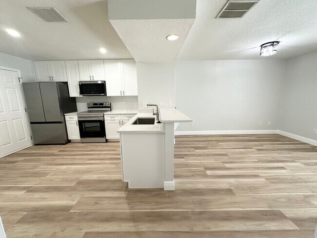 Building Photo - 804 E South St