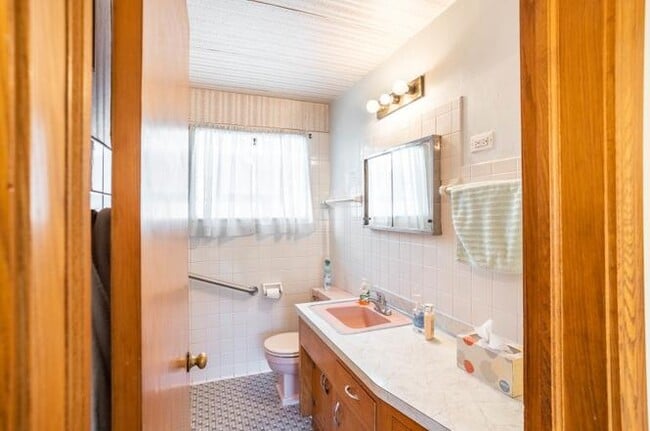 Building Photo - 3630 W 66th St