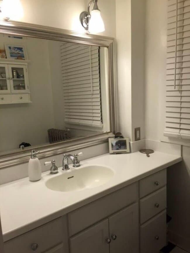 Building Photo - 207 E 11th Ave