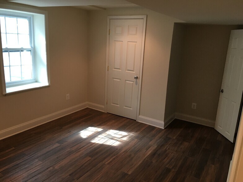 Downstairs Bedroom - 2713 South Veitch Street