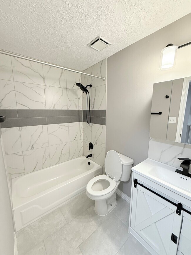 Building Photo - 12755 Mill Ridge Dr