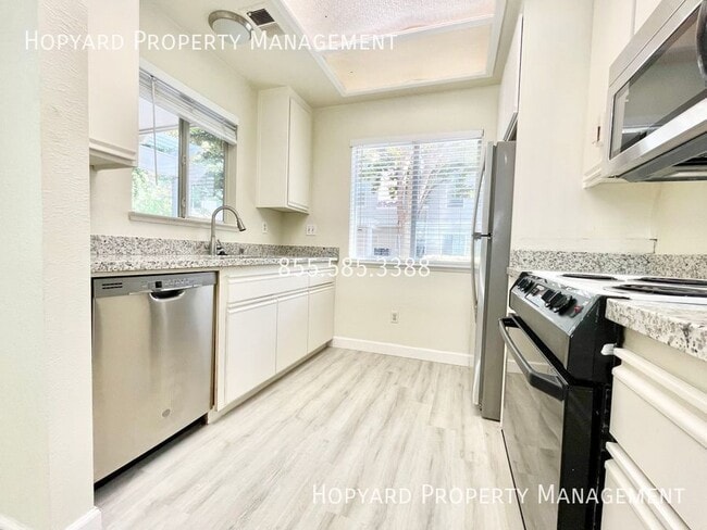 Building Photo - 416 St Emilion Ct