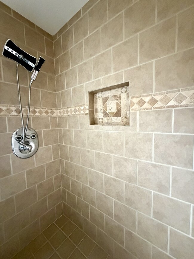 Building Photo - 5667 Heathwood Ct