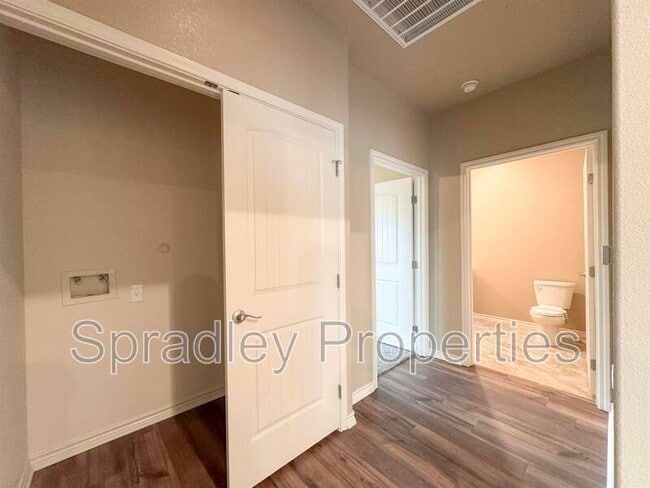 Building Photo - 1007A Laurel Dr