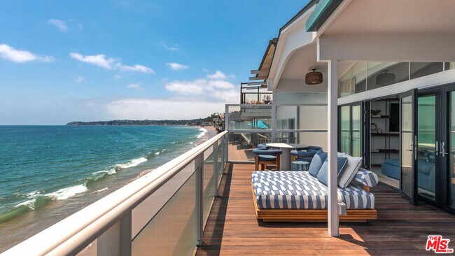 Building Photo - 27044 Malibu Cove Colony Dr