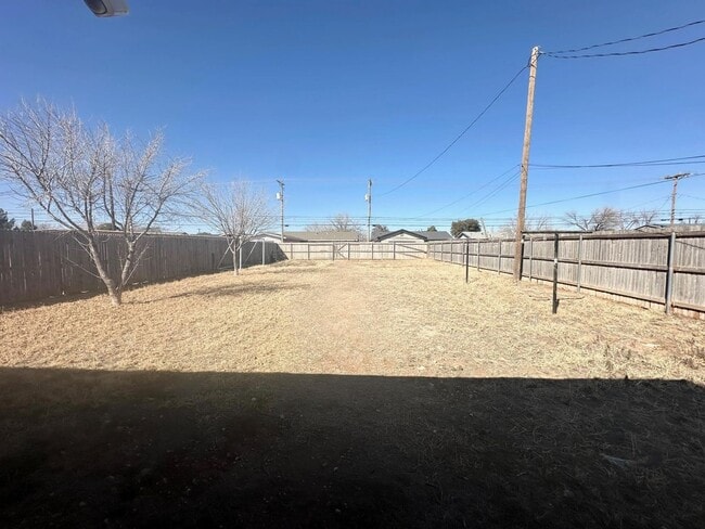 Building Photo - 3 Bedroom 2 Bathroom w/ Bonus Room