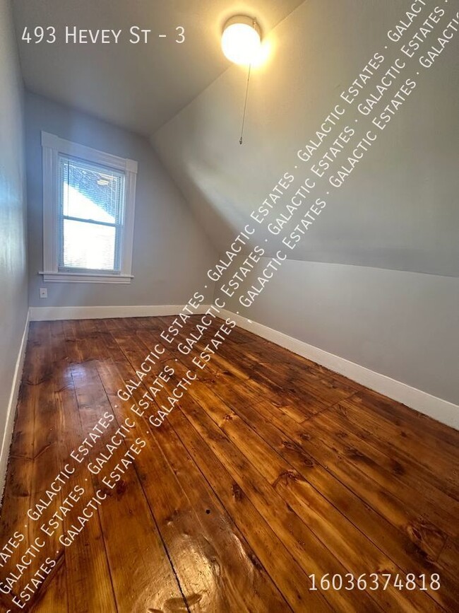 Building Photo - 493 Hevey St