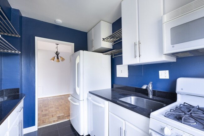 Building Photo - 3901 Tunlaw Rd NW