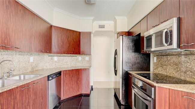 Building Photo - 3370 Hidden Bay Dr