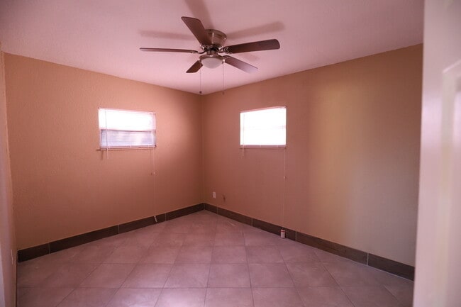 Building Photo - 4124 Flamingo Dr