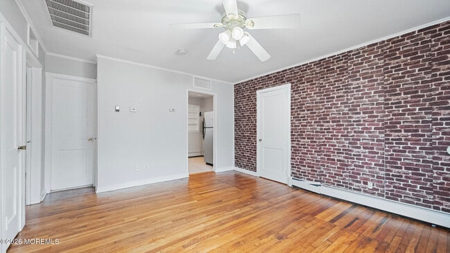 Building Photo - 43 Story St