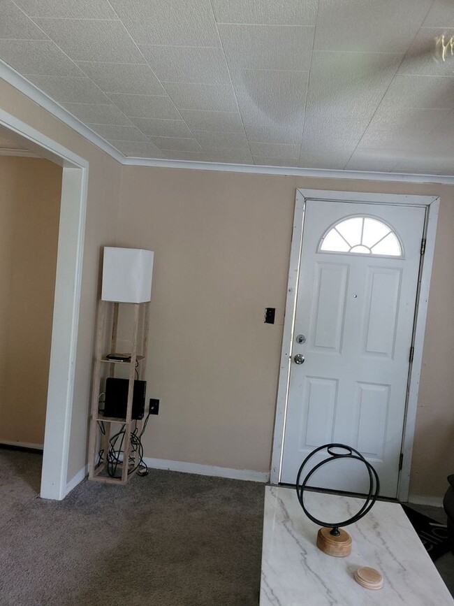 Building Photo - Charming 3BR House in Clairton
