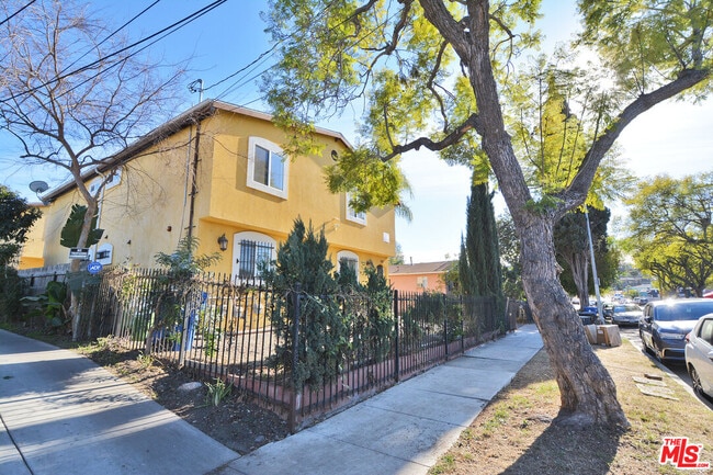 Building Photo - 1432 1/2 Ricardo St