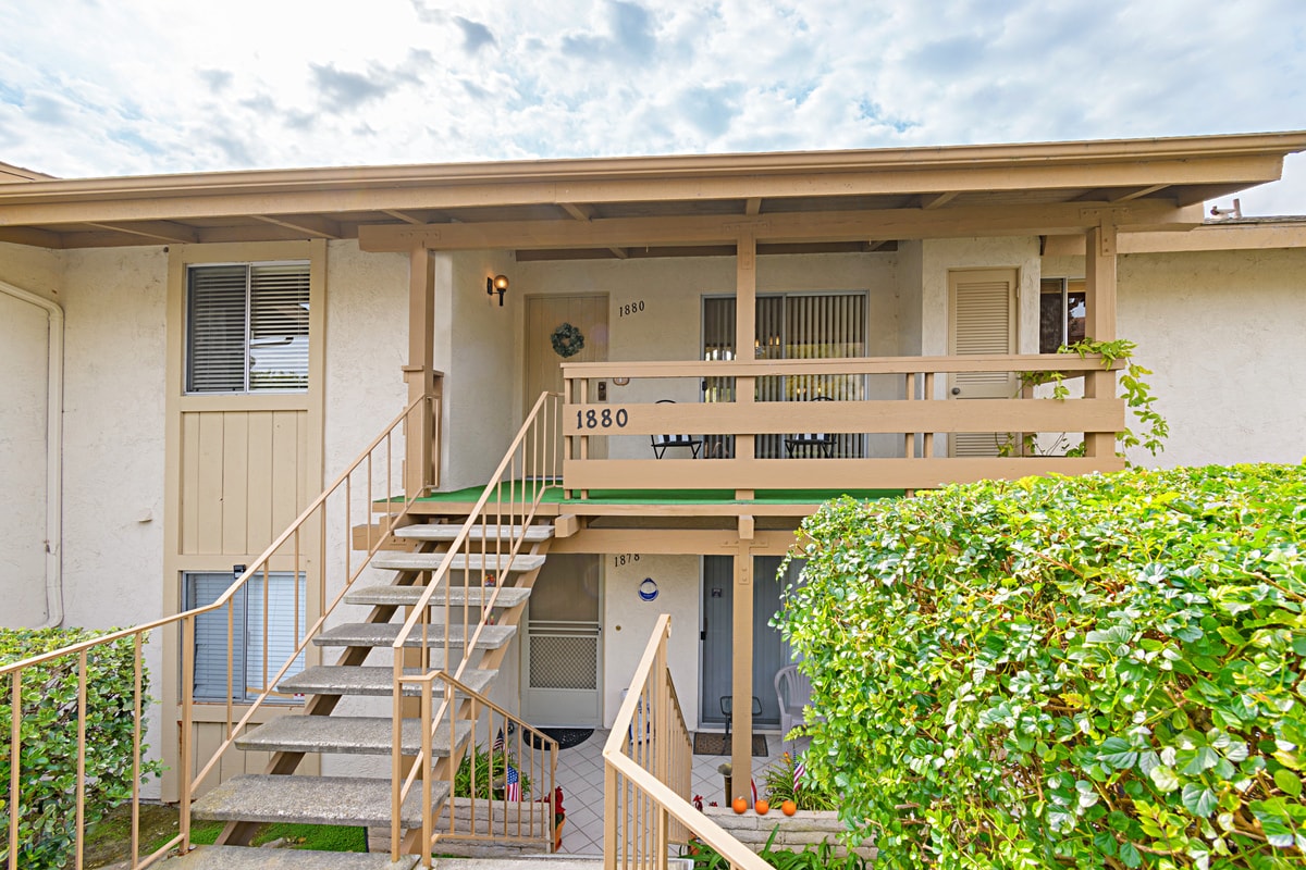 Upstairs unit - 1880 Fairway Circle Dr