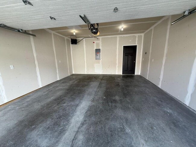 Building Photo - 1538 Ohana Ave