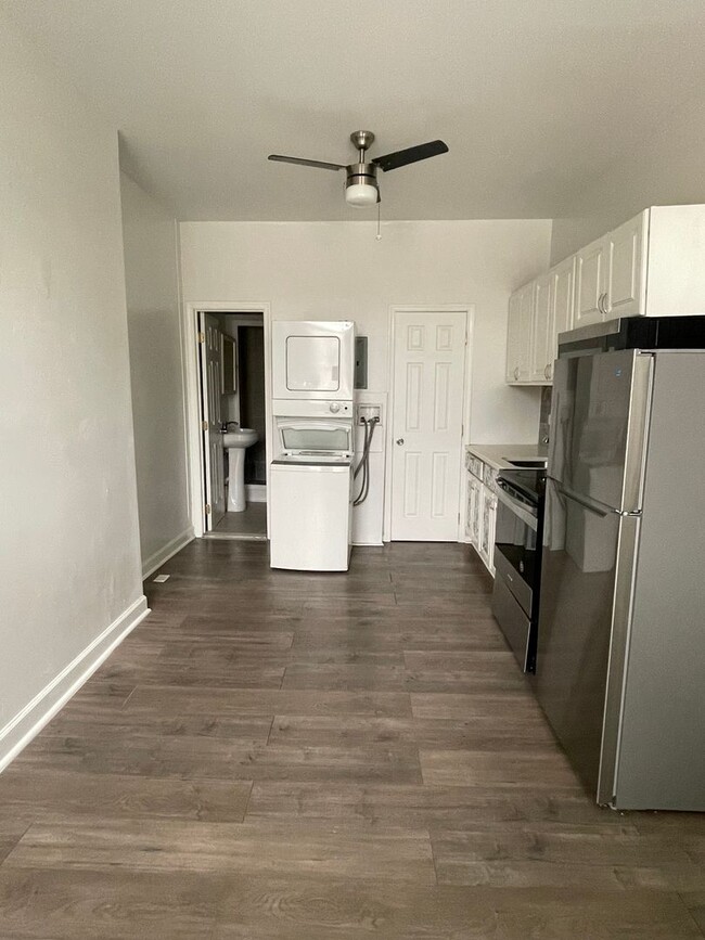 Building Photo - Quaint Charles Village Studio w/ A/C & W/D...