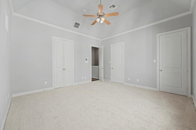 Building Photo - 634 Nagle St