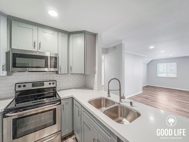 Building Photo - SD: 2BD/2BA Condo in UTC with Reserved Parking, Covered Balcony & In-Unit Laundry