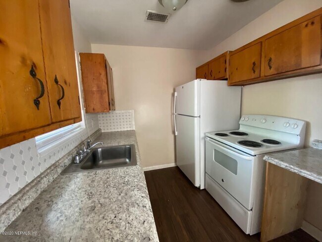 Building Photo - 7503 Merrill Rd