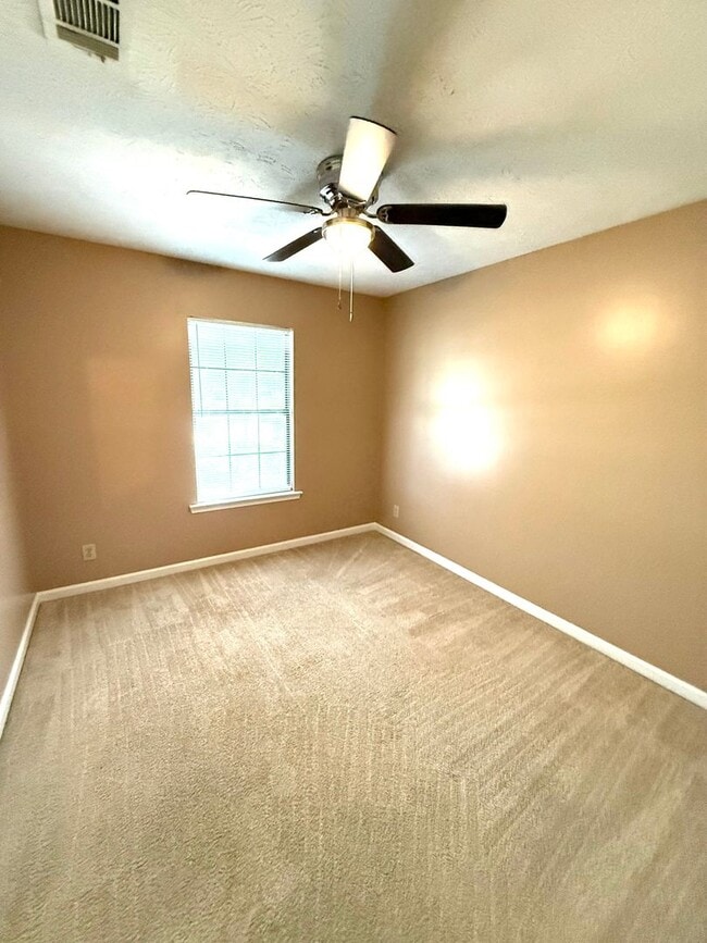 Building Photo - ** 2 bed 2 bath located off Vaughn road ** Call 334-366-9198 to schedule a self showing