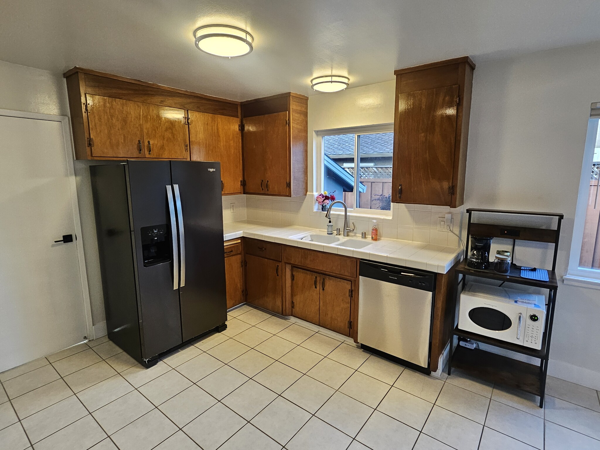 Kitchen - 686 Coakley Dr