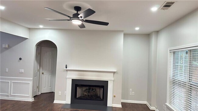 Building Photo - 2885 Stonehenge Ct
