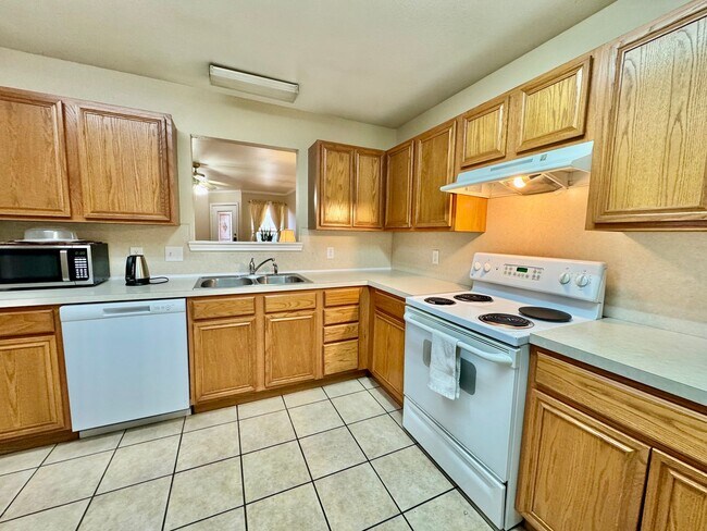 Building Photo - 602 N Bangor Ave