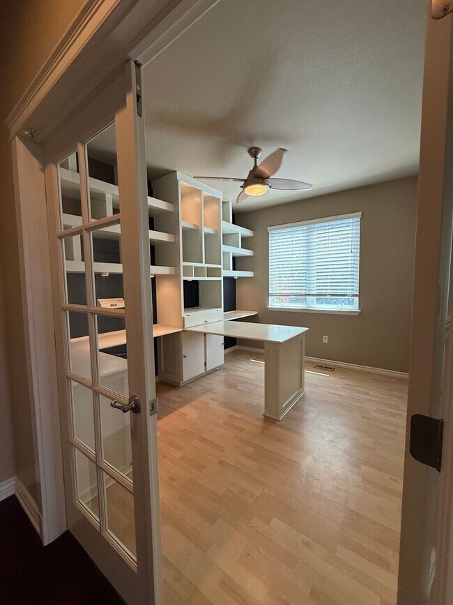 Building Photo - Your Colorado Oasis Awaits! 4 Bed, 3.5 Bath Home with Modern Amenities next to open space