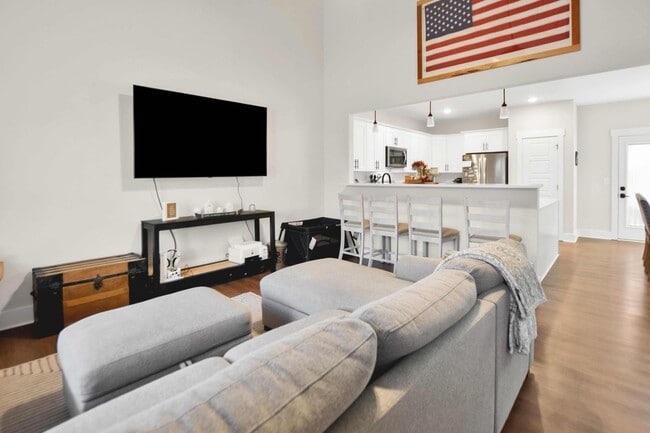 Building Photo - Pet Friendly Three Bedroom on Acre!