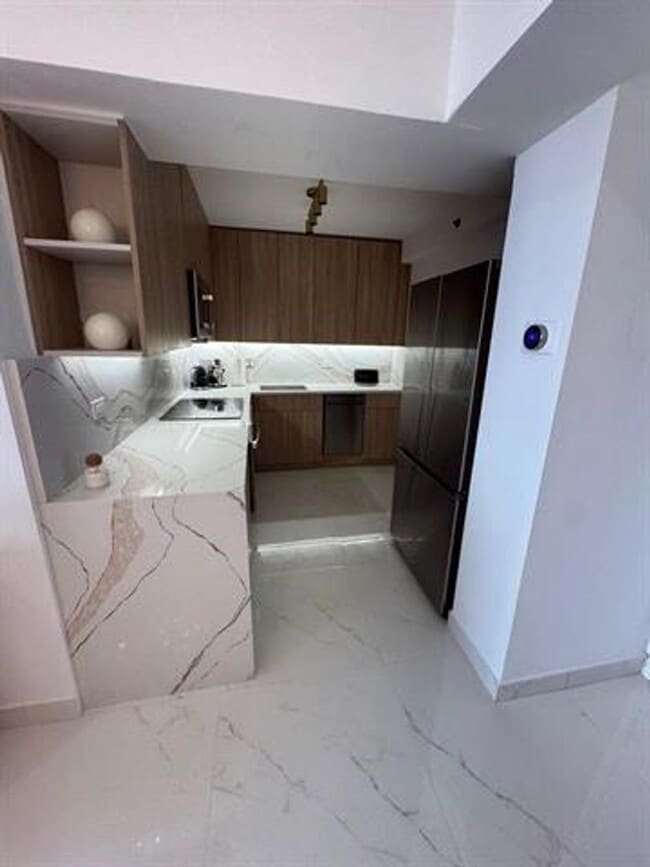 Building Photo - 20515 E Country Club Dr