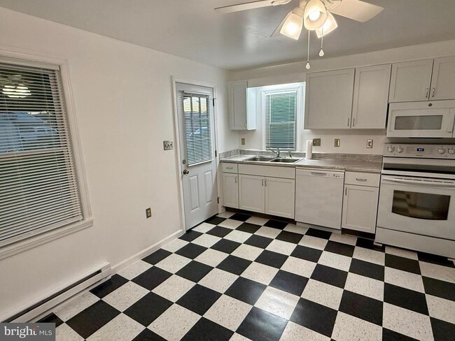 Building Photo - 137 E Baltimore St