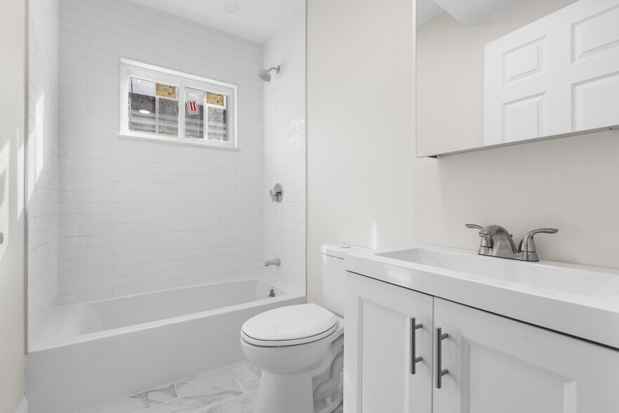 Building Photo - 322 Jefferson Ave