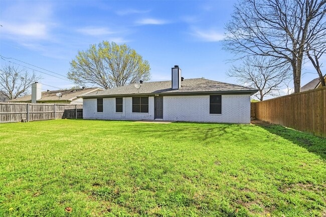 Building Photo - 416 Colonial Pl