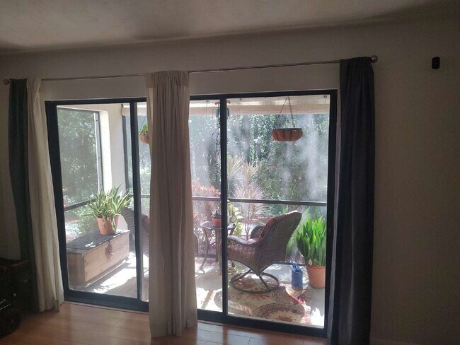 Building Photo - "$200 move in Special. Quite and Peaceful ...