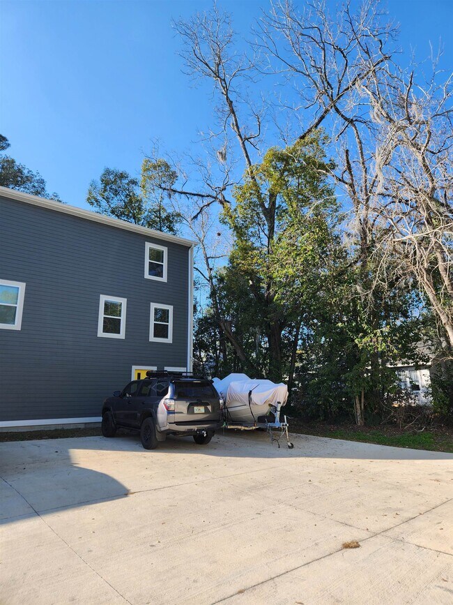 Building Photo - 1243 N Bronough St