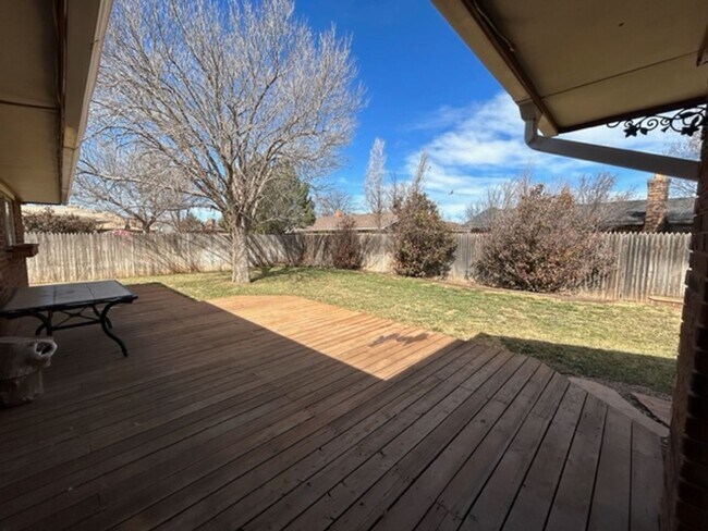 Building Photo - Large and Spacious 3 Bed Home! Mesa & Zia School District!