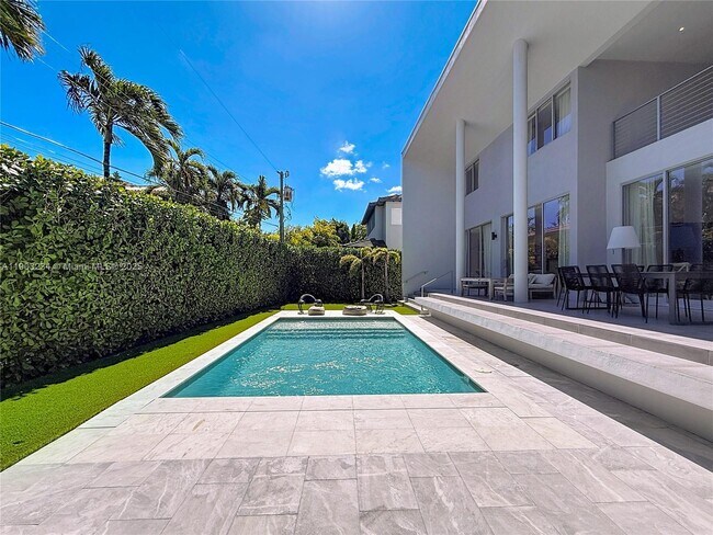 Building Photo - 561 Warren Ln