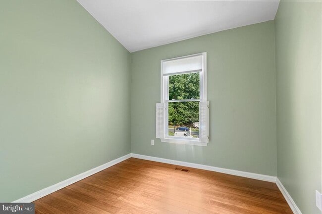 Building Photo - 10504 Pine Haven Terrace