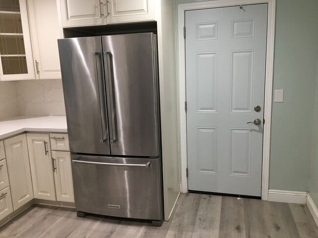 Building Photo - Inviting 3-Bed/2-Bath Home - Menlo Park