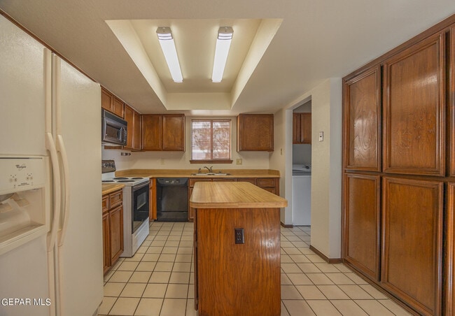 Building Photo - 6851 Ridge Top Dr