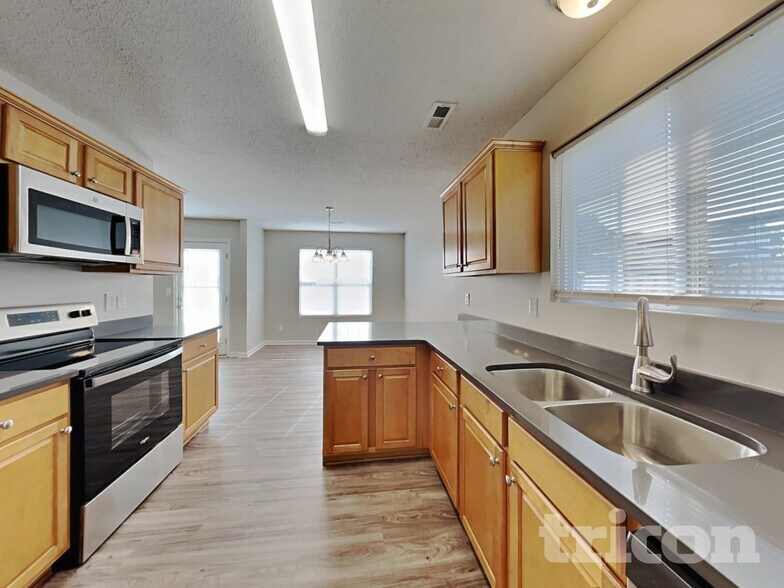 Building Photo - 685 Winners Point