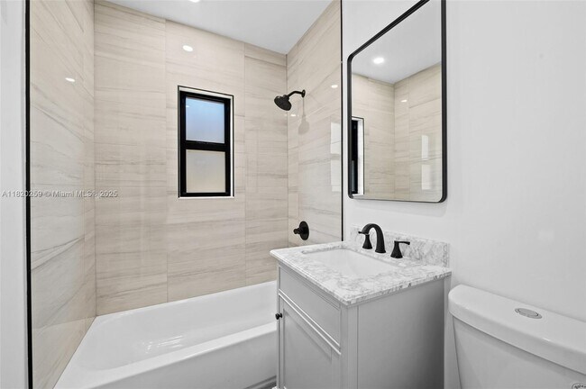 Building Photo - 4222 NE 1st Ave