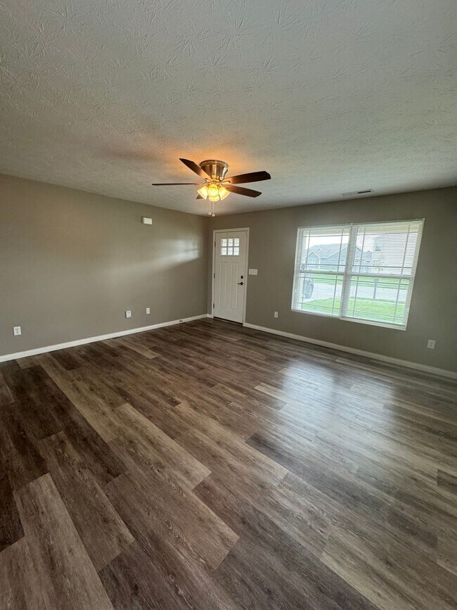 Building Photo - Spacious 3 Bedroom home!