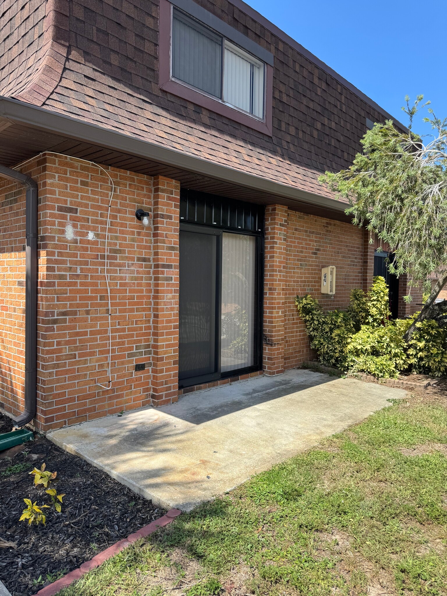 Building Photo - 3918 Overlook Dr NE