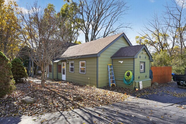 Primary Photo - 1036 Guerin Rd