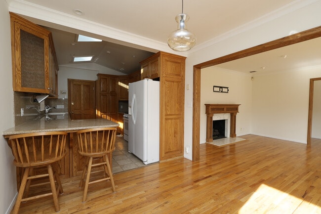 Building Photo - 4831 Canoga Ave