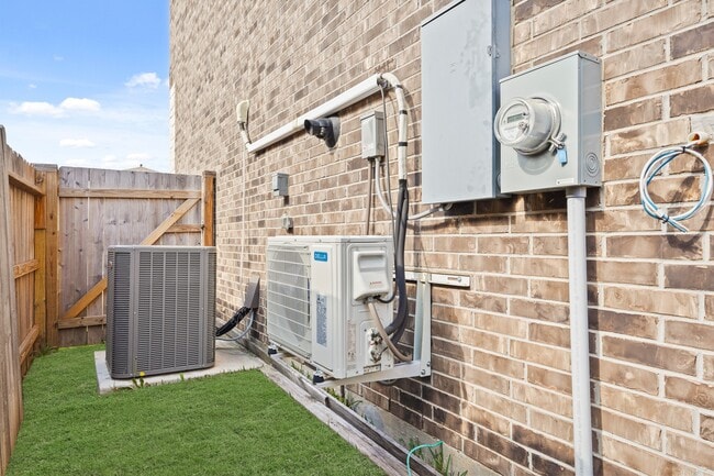 Building Photo - 8126 Coco Blf Dr