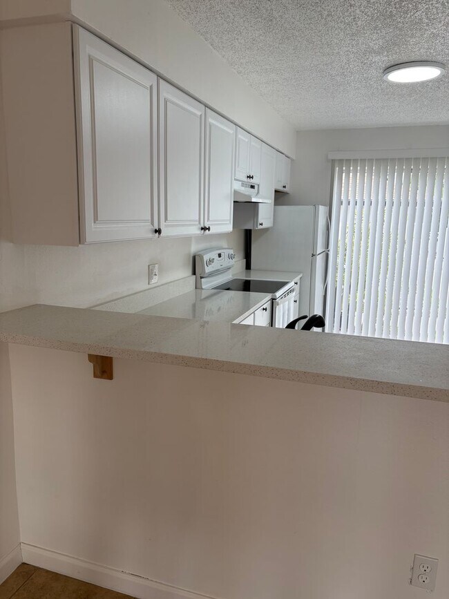 Building Photo - Newly remodeled 2/2 condo Winter Park  $300. incentive for move in by 6/15/2026